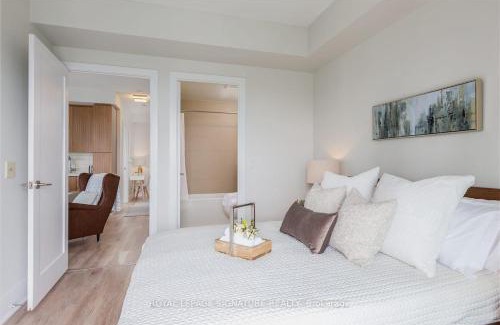Toronto Entertainment District Apartment | Belarte Suites - Downtown Toronto - CN Tower & Rogers Centre