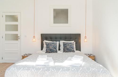 Linda-a-Velha Apartment | Belem Lisbon Apartment