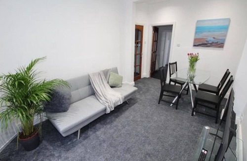 Belfast House | Belfast Cozy Home is a spacious home closer to Belfast City Centre.