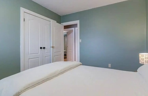 Caledon Cottage | Belfountian ~Amazing 3BR ~ Swimming Pool ~ HotTub