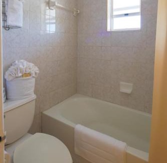 Lucaya Hotel | Bell Channel Inn Hotel
