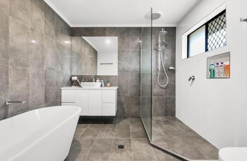 Dicky Beach House | Bell Street 36 Dicky Beach