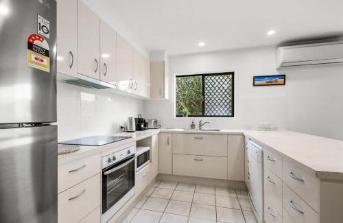 Dicky Beach House | Bell Street 36 Dicky Beach