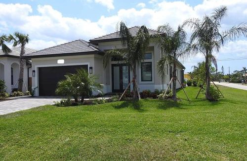 Naples Park House | Bella Casa at the Beach 4 bd Rms 2 En-Suites