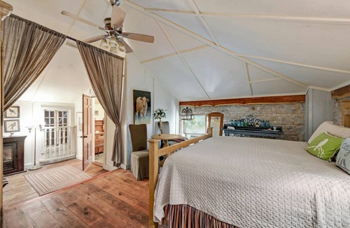 Driftwood Bed & Breakfast | Bella Nido - Charming 6-bedroom bed & breakfast, sleeps 12. Plenty of space!