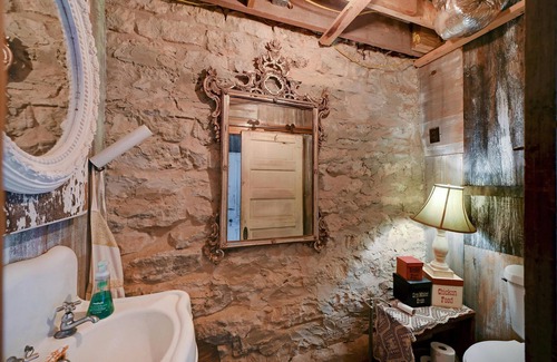 Driftwood Bed & Breakfast | Bella Nido - Charming 6-bedroom bed & breakfast, sleeps 12. Plenty of space!