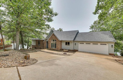 Bella Vista House | Bella Vista Home with Kayaks and Deck on Loch Lomond!