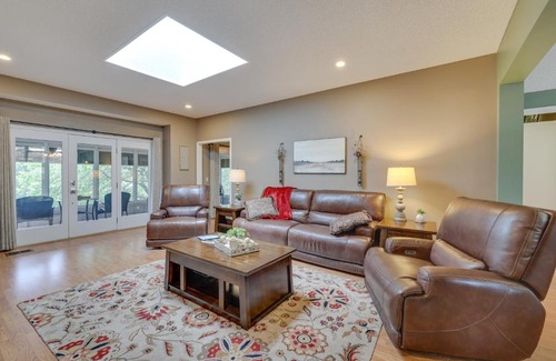 Bella Vista House | Bella Vista Home with Kayaks and Deck on Loch Lomond!