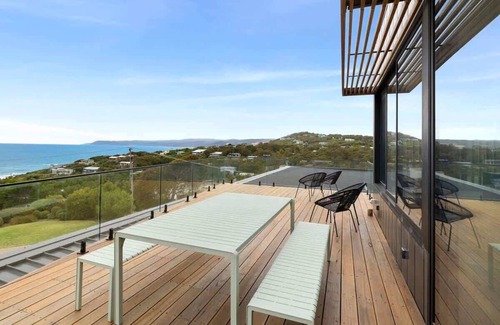 Fairhaven House | Bella Vista I Ocean Views I Walk to Beach