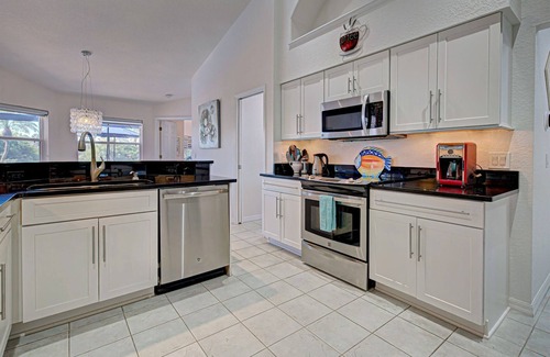 Long Meadow House | Bella Vista | Pool | Spa | Lake front | Lounge