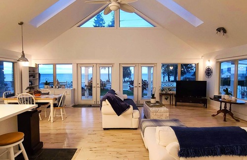 Davis Bay House | Bella White House by IRIS PROPERTIES!