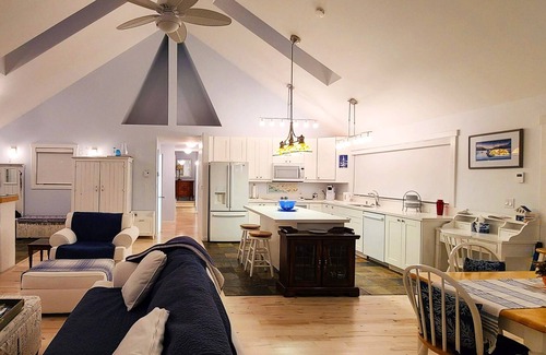 Davis Bay House | Bella White House by IRIS PROPERTIES!