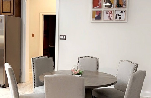 Ponchatoula House | BellaLuna sleeps 22! Massive home for groups centrally located from 5 venues!