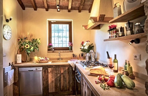 Montelovesco Villa | BELLAVISTA - Three Bedroom Villa, Sleeps 8