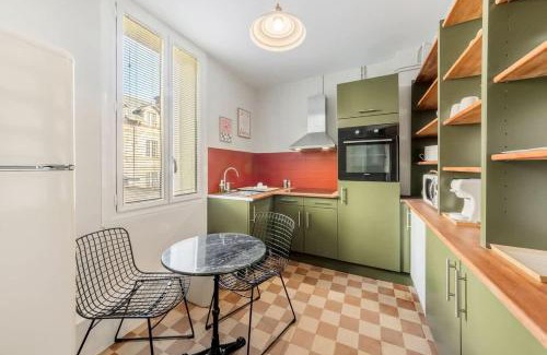 Bourg-l'Eveque Apartment | Belle époque - Proche mail - Parking - 4 pers
