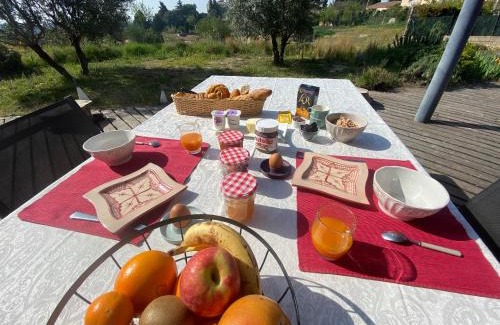 Pujaut Bed & Breakfast | Belle chambre avec vue dans maison d'architecte