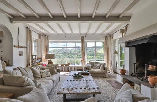 Saint-Pee-sur-Nivelle Villa | Belle maison basque avec grande Piscine chauffée (5x10m2)