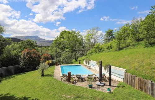 Saint-Pee-sur-Nivelle Villa | Belle maison basque avec grande Piscine chauffée (5x10m2)