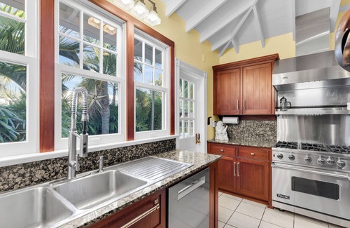 Meadows House | BELLE MAISON ~ 5 BR/3 Ba Home w/Pool/Spa in The Meadows!