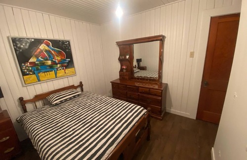 Laval House | Belle Maison Antique et Rustique à Bord de la Rivière Pour la Pêche et Bateau