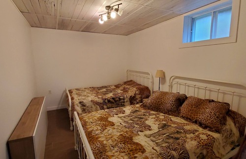 Laval House | Belle Maison Antique et Rustique à Bord de la Rivière Pour la Pêche et Bateau