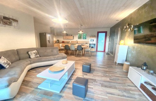 Saint-Ambroix House | Belle Villa Avec Piscine Chauffée Sécurisée sur Grand Terrain