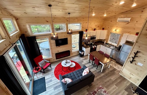 Stanton Cabin | Belle Vue Lookout | Hot Tub | RRG | Nada Tunnel