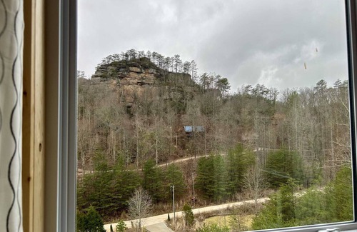 Stanton Cabin | Belle Vue Lookout | Hot Tub | RRG | Nada Tunnel