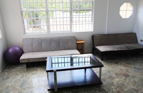 Eastwood Park House | Belleh23 Kingston Creative Guesthouse