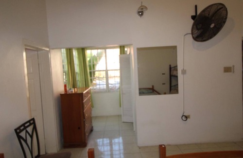 Eastwood Park House | Belleh23 Kingston Creative Guesthouse