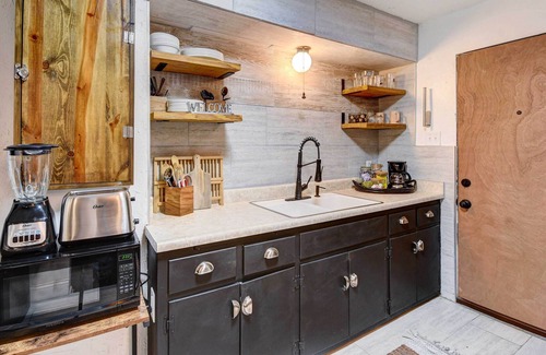 Belleville Apartment | Belleville Vacation Rental: 13 Mi to St Louis