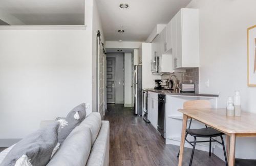 West Bellevue Apartment | Bellevue jr 1br w lounge gym nr coffee shops SEA-612