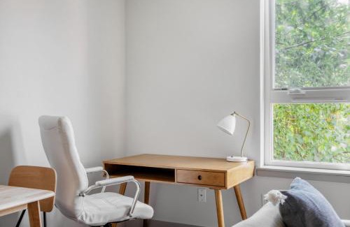 West Bellevue Apartment | Bellevue jr 1br w lounge gym nr coffee shops SEA-612