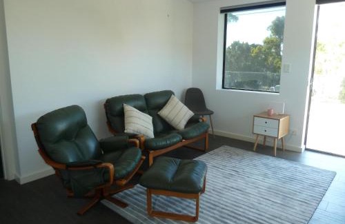 Bridport Apartment | Bellevue on Bentley - Unit 1
