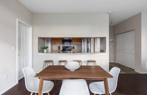 Northwest Bellevue Apartment | Bellevue Sophisticated 2BD 2BA Apartment