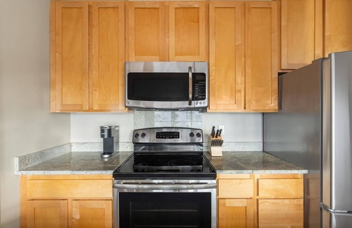Northwest Bellevue Apartment | Bellevue Sophisticated 2BD 2BA Apartment