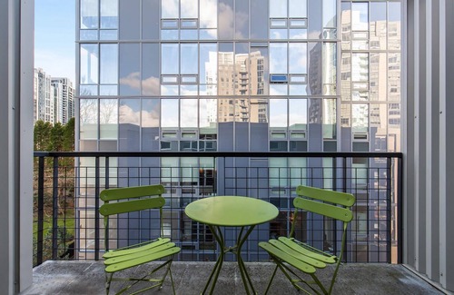Northwest Bellevue Apartment | Bellevue Sophisticated 2BD 2BA Apartment