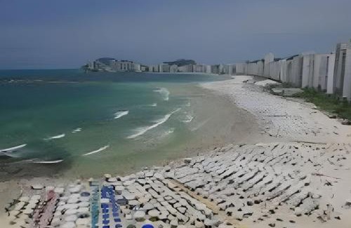 Gonzaga Apartment | Belo Apto no Gonzaga - uma quadra da praia