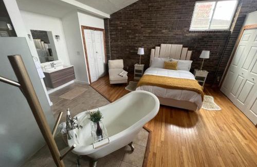 Old Fourth Ward House | Beltline Beauty Mins to Benz Stadium, Game Room