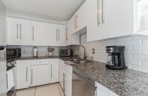 Old Fourth Ward House | Beltline Beauty Mins to Benz Stadium, Game Room