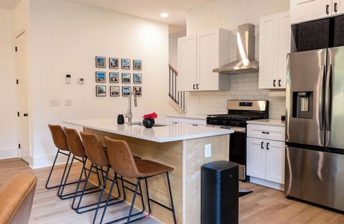 Atlanta House | Beltline Haus 9 min from City 3 Bed, 3 Bath with Pool Table and Fenced Backyard