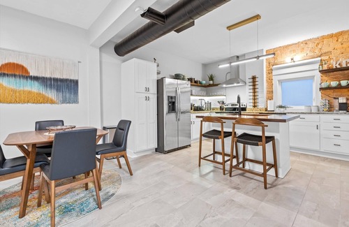 Westport Apartment | Belvedere 2 - Remodeled 2 Bed Walkable to Westport!