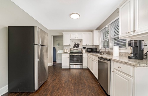 Belvedere Park House | Belvedere Gem- 10 mins to Emory Decatur hospital*8 mins to downtown Decatur