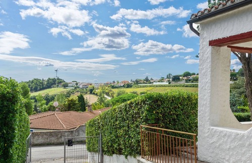 Villaggio Taunus House | Belvilla by OYO Appealing Holiday Home with Garden