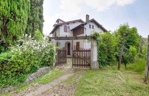 Fivizzano Villa | Belvilla by OYO Villa Cerignano