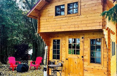 Belwood Cabin | Belwood Bunkie Escape & Spa minutes away from Elora