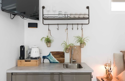 Alkmaar Apartment | Ben - Thuis (Be-Home) Alkmaar Private Studio