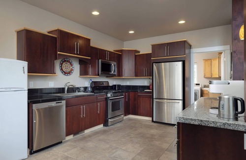 Mountain View House | Bend at it's Best for 14! 6 King Beds! EV