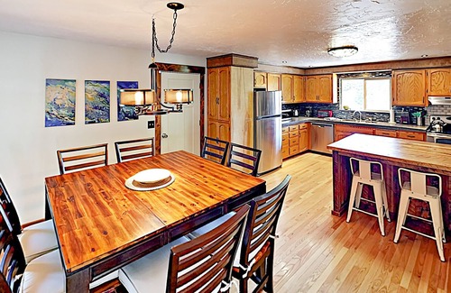 Southwest Bend House | Bend basecamp with big fenced yard - near Lava Butte, Sunriver Resort