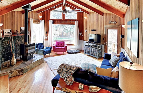 Southwest Bend House | Bend basecamp with big fenced yard - near Lava Butte, Sunriver Resort
